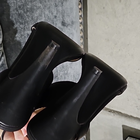 Stylish Strap Black Heels - Picture 5 of 5